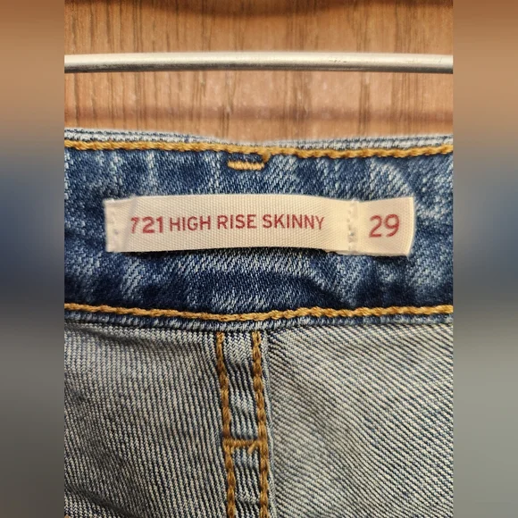 Levis Distressed Women's High Rise Skinny Jeans - Picture 4 of 4